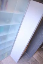 inloopdouche, badkamer, natural, betonlook, hout, stuc, wandkraan, stortdouche, glas, deuren